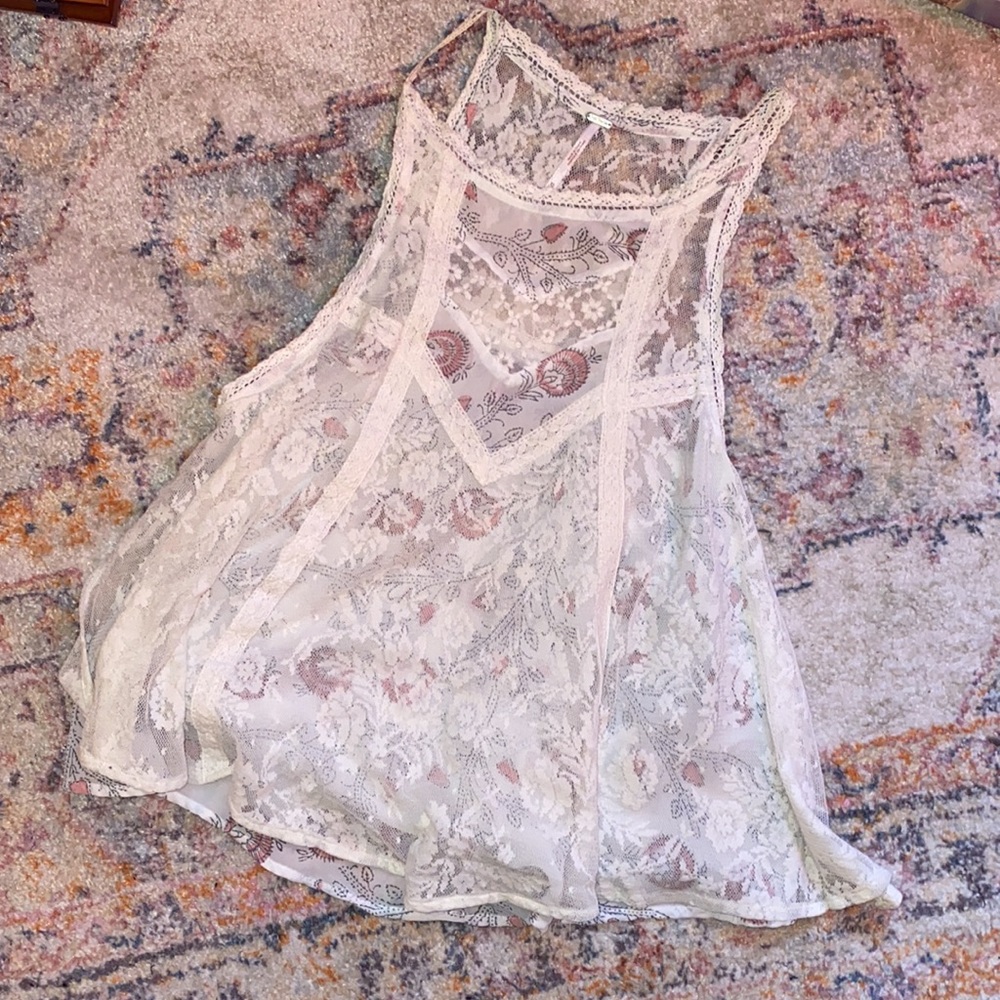 XS Free People crochet/lace top.Flowy,feminine